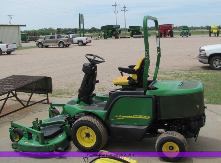 image for item 6031 2004 John Deere 1420 riding mower