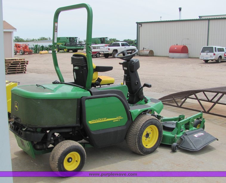 image for item 6031 2004 John Deere 1420 riding mower
