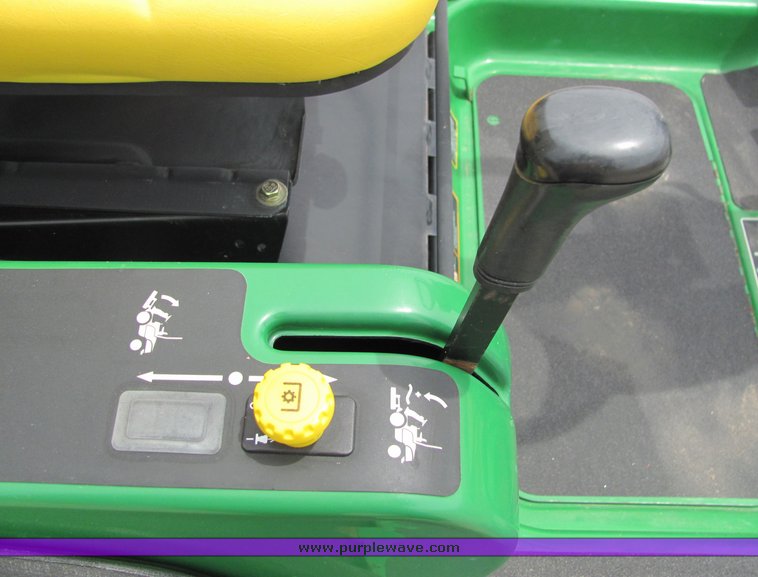 image for item 6031 2004 John Deere 1420 riding mower