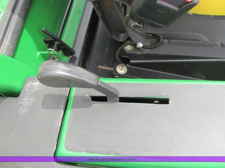 image for item 6031 2004 John Deere 1420 riding mower