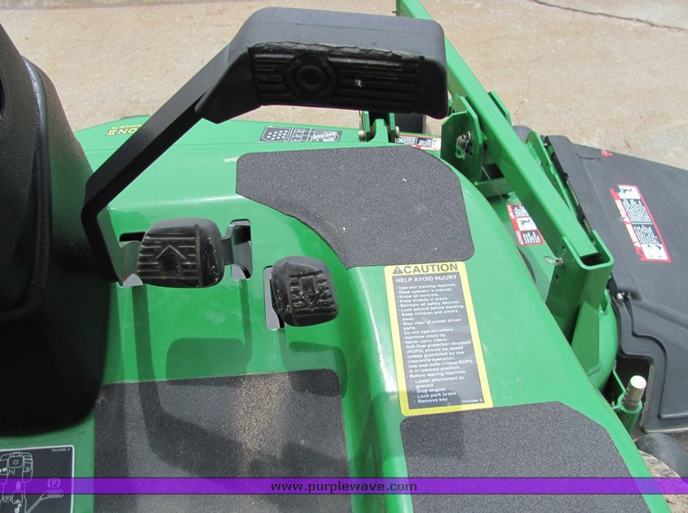 image for item 6031 2004 John Deere 1420 riding mower