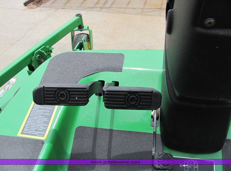 image for item 6031 2004 John Deere 1420 riding mower