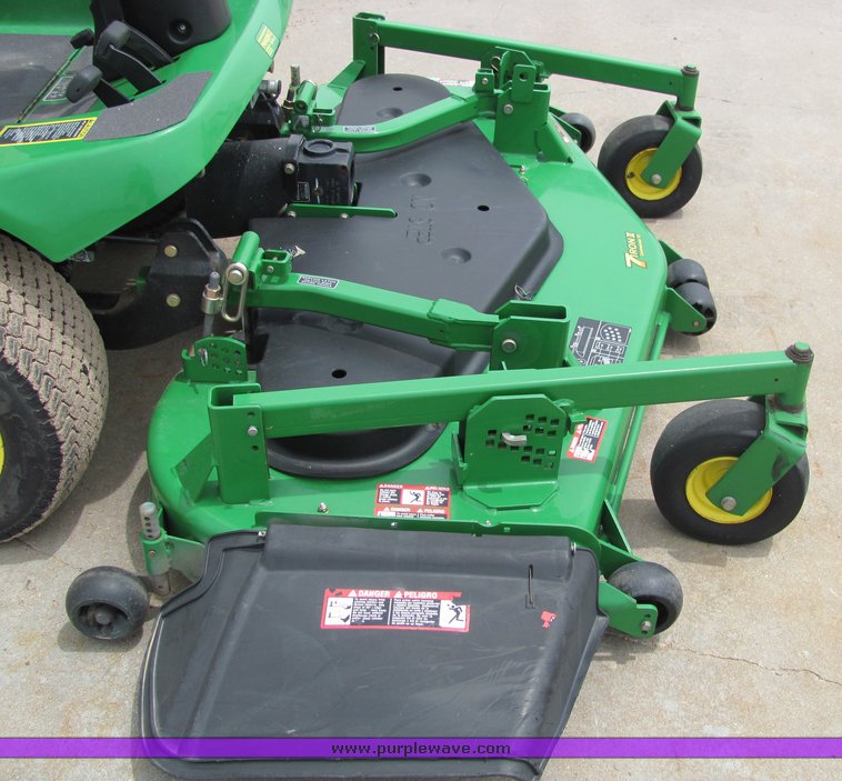 image for item 6031 2004 John Deere 1420 riding mower