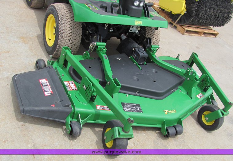 image for item 6031 2004 John Deere 1420 riding mower