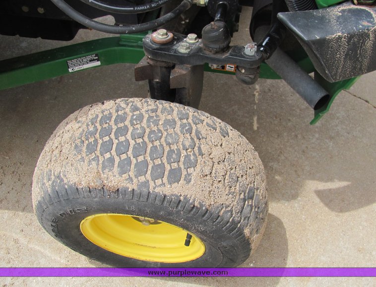 image for item 6031 2004 John Deere 1420 riding mower