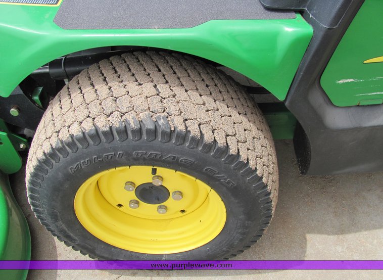 image for item 6031 2004 John Deere 1420 riding mower