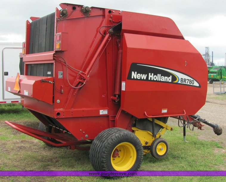 image for item 6042 2005 New Holland BR780 round baler