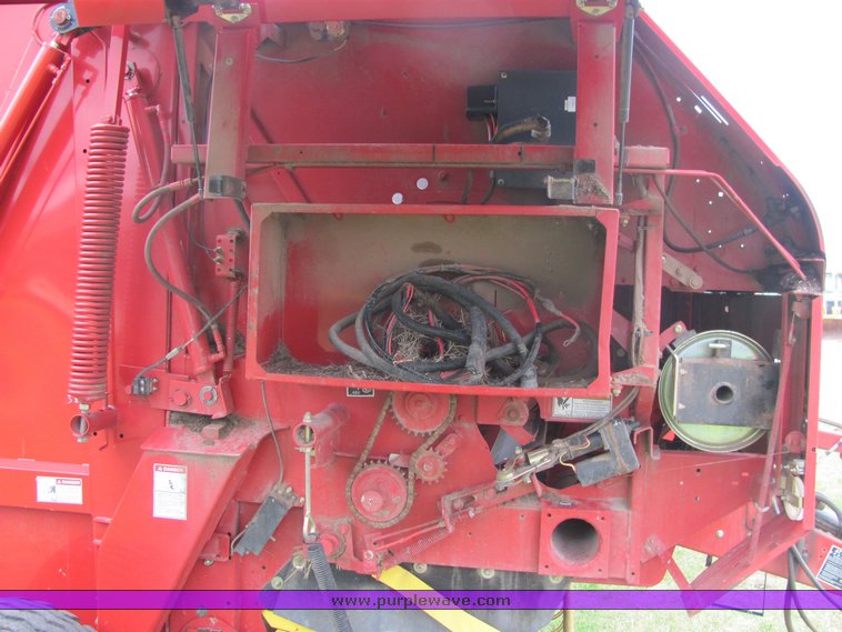 image for item 6042 2005 New Holland BR780 round baler