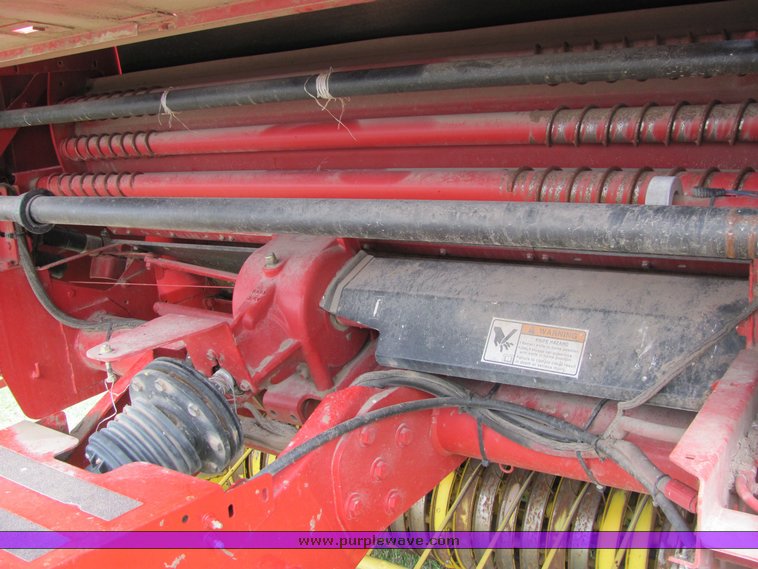 image for item 6042 2005 New Holland BR780 round baler