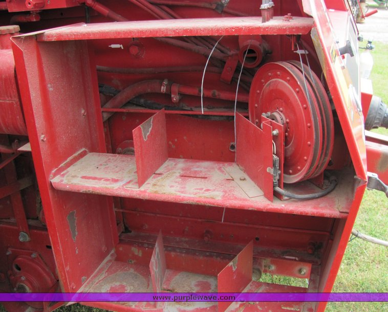 image for item 6043 1994 Case 8465A round baler