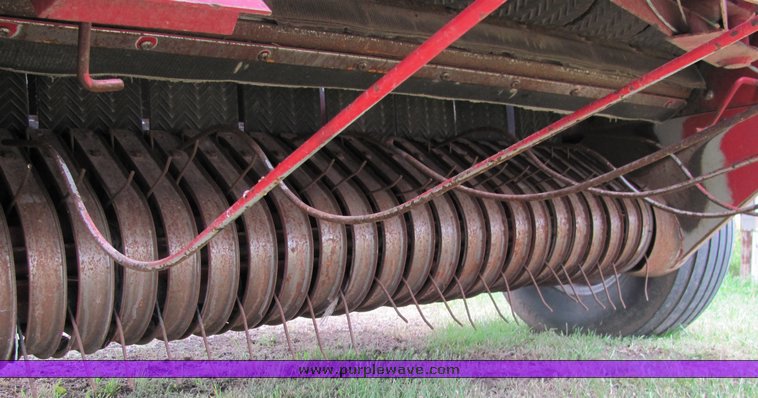 image for item 6043 1994 Case 8465A round baler