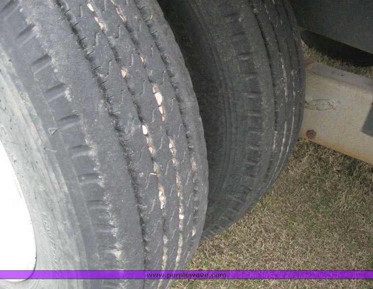 image for item 6187 1997 Specialty hopper trailer 500 bushel gooseneck grain trailer