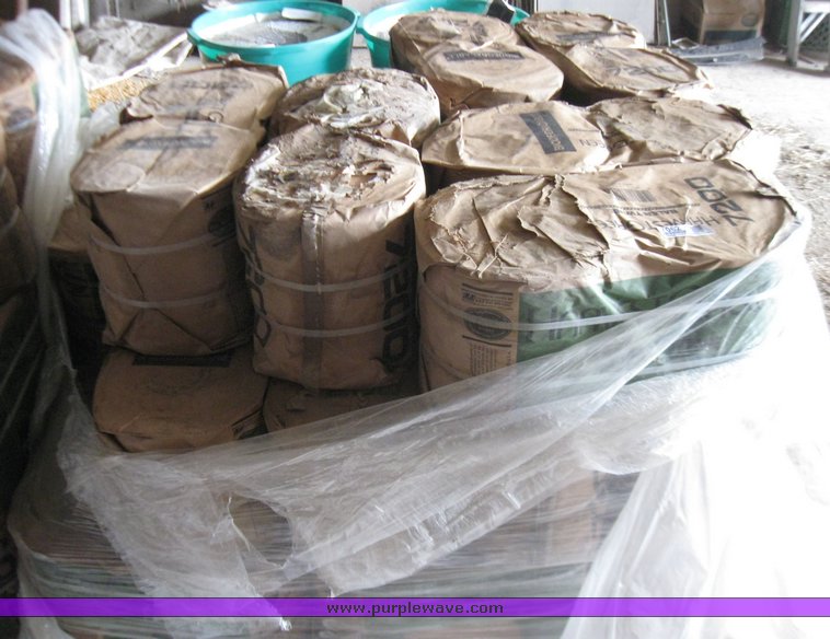 image for item 7062 (25) Harvest Green 7200 baler twine bales