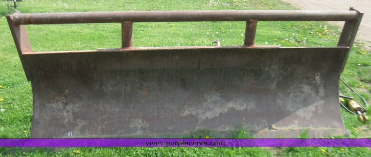 image for item 7067 9' dozer blade with lift cylinders