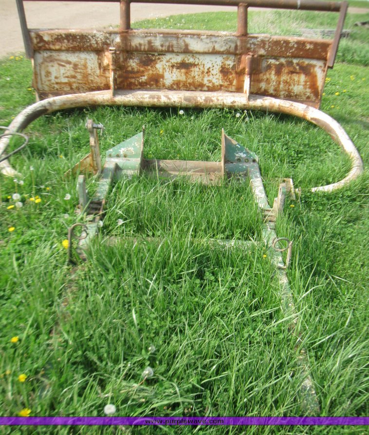 image for item 7067 9' dozer blade with lift cylinders