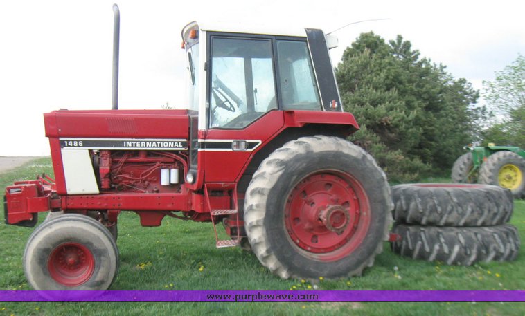 image for item 7114 1978 International 1486 tractor