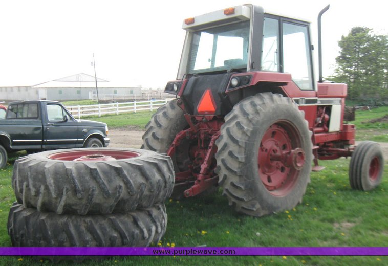 image for item 7114 1978 International 1486 tractor