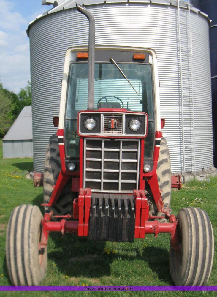 image for item 7114 1978 International 1486 tractor