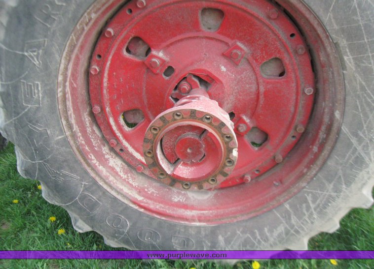 image for item 7114 1978 International 1486 tractor