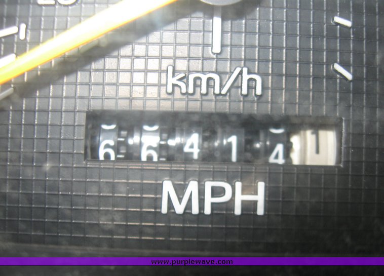 image for item 7117 1984 Ford F350 flatbed truck