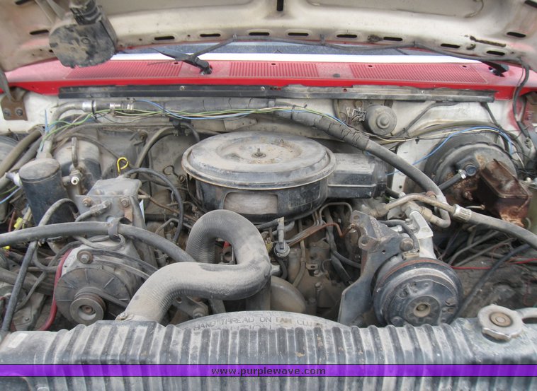 image for item 7117 1984 Ford F350 flatbed truck