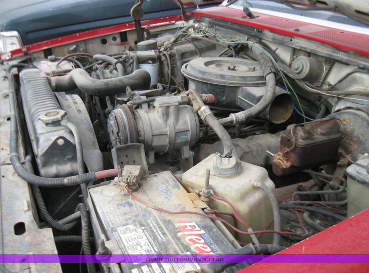 image for item 7117 1984 Ford F350 flatbed truck