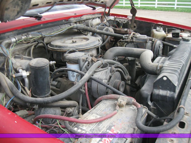 image for item 7117 1984 Ford F350 flatbed truck