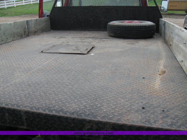 image for item 7117 1984 Ford F350 flatbed truck