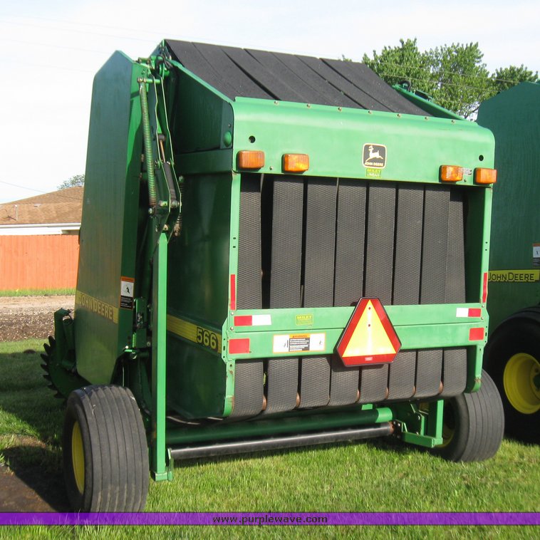image for item 7368 1997 John Deere 566 round baler
