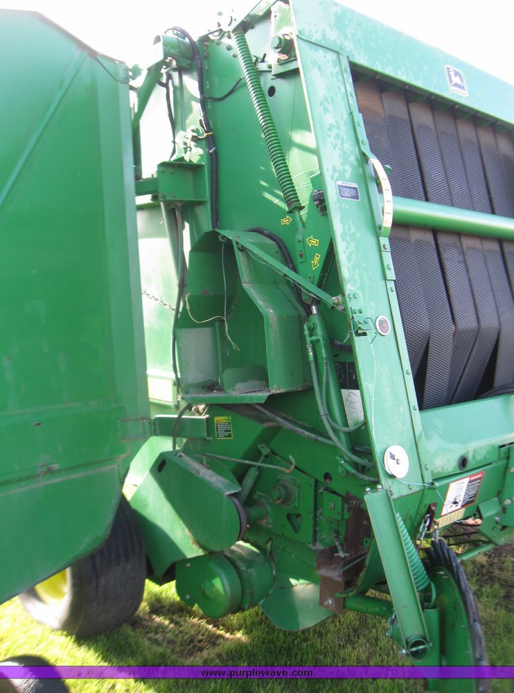image for item 7368 1997 John Deere 566 round baler