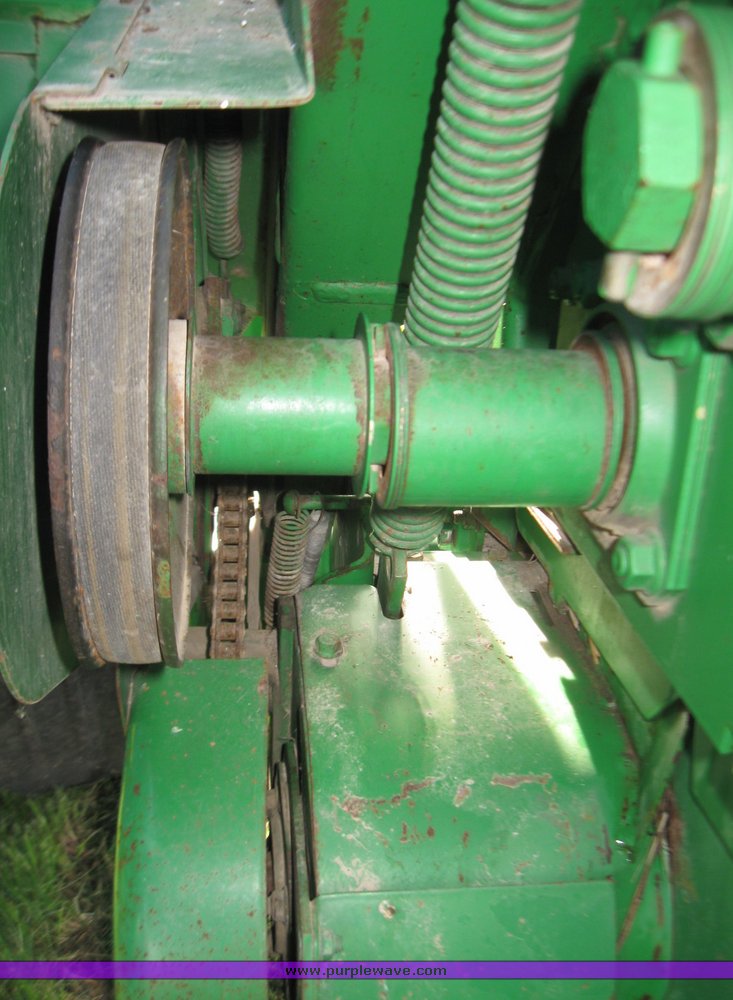 image for item 7368 1997 John Deere 566 round baler