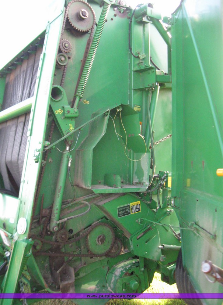 image for item 7368 1997 John Deere 566 round baler