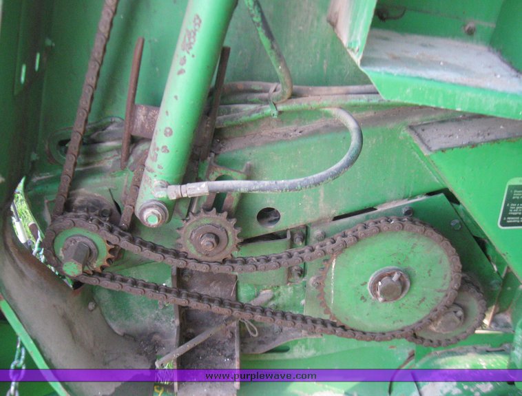 image for item 7368 1997 John Deere 566 round baler