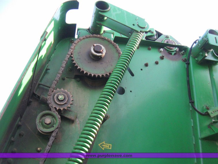 image for item 7368 1997 John Deere 566 round baler