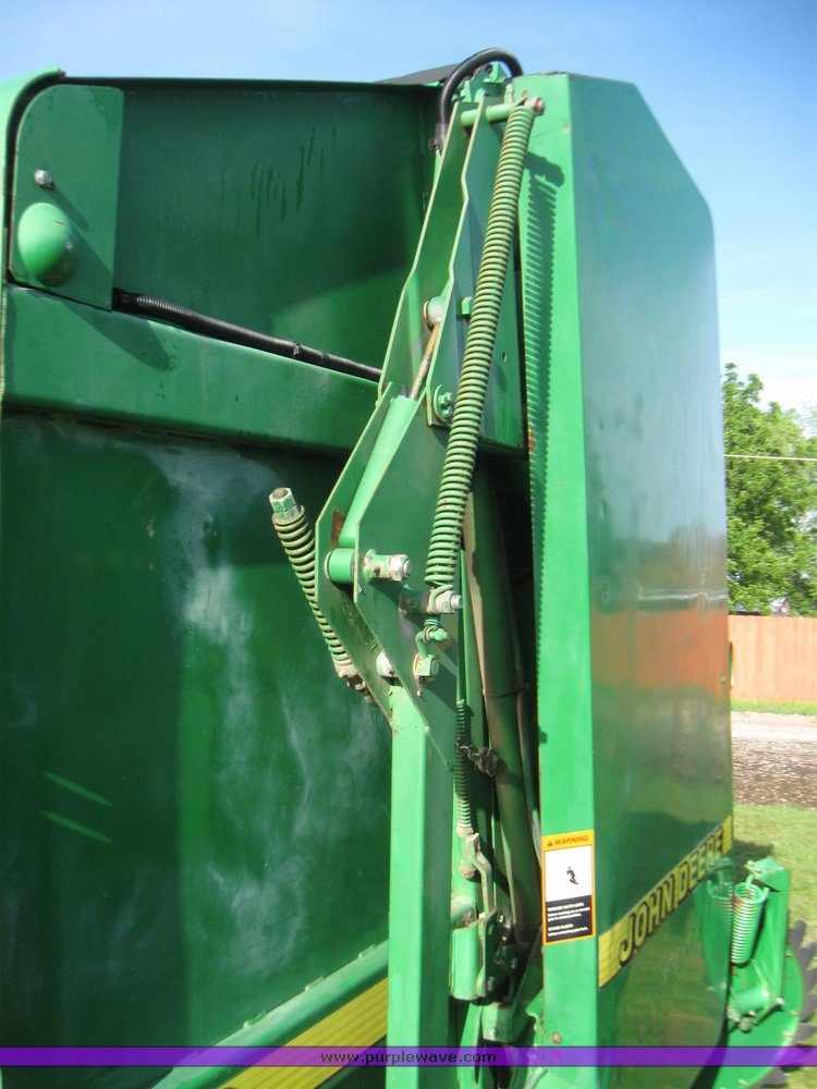 image for item 7368 1997 John Deere 566 round baler