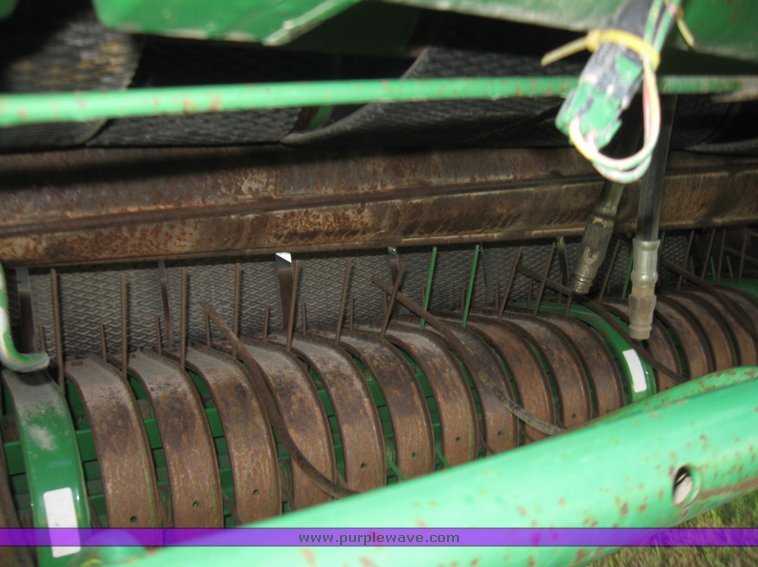 image for item 7368 1997 John Deere 566 round baler