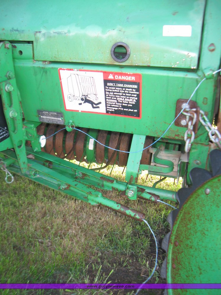 image for item 7368 1997 John Deere 566 round baler
