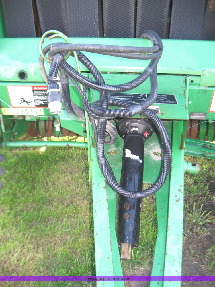 image for item 7368 1997 John Deere 566 round baler