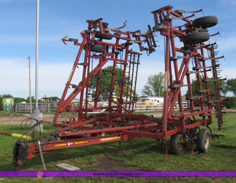 image for item 7371 1991 Kent Series V 7333 field cultivator