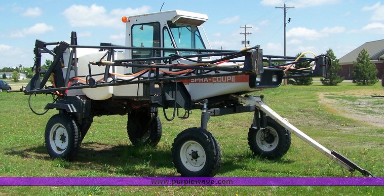 image for item 8496 1993 Melroe 220 spray coupe