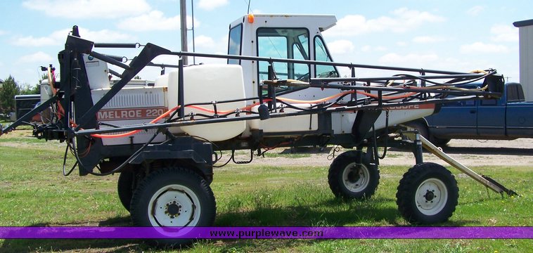 image for item 8496 1993 Melroe 220 spray coupe