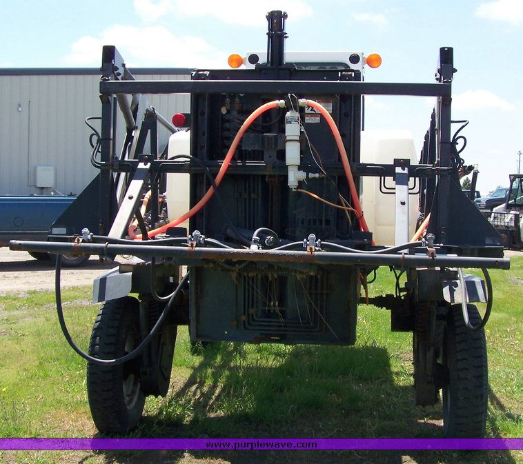 image for item 8496 1993 Melroe 220 spray coupe