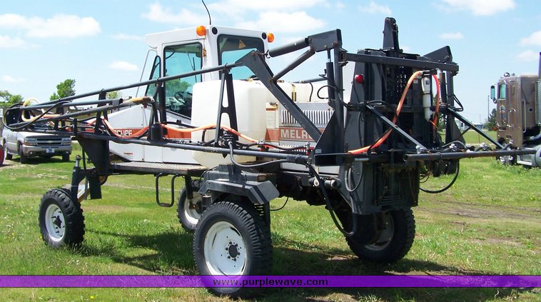 image for item 8496 1993 Melroe 220 spray coupe