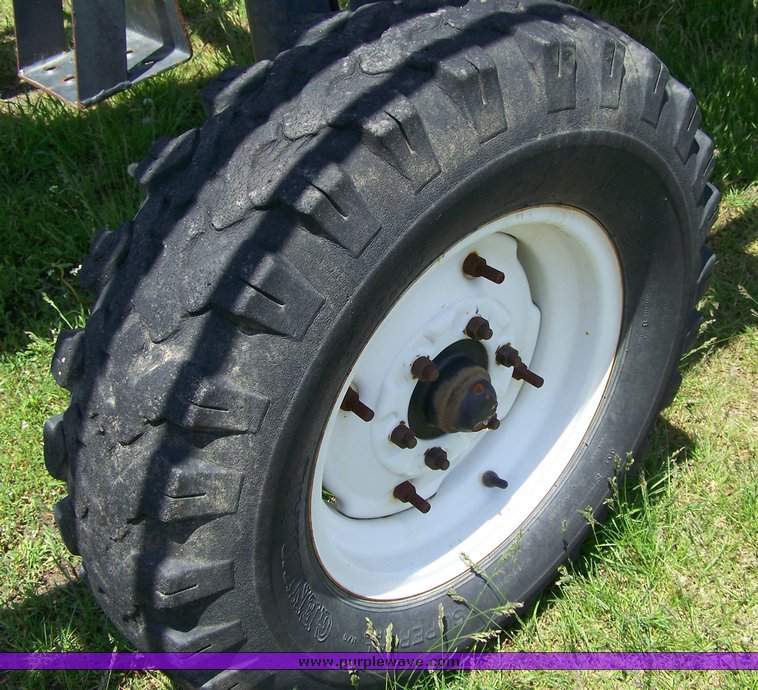 image for item 8496 1993 Melroe 220 spray coupe