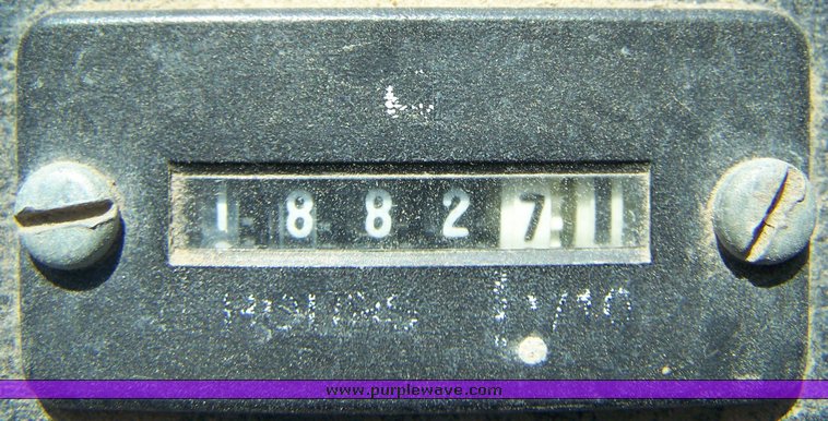 image for item 8496 1993 Melroe 220 spray coupe