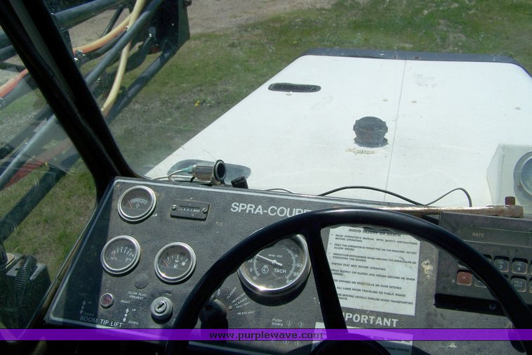 image for item 8496 1993 Melroe 220 spray coupe