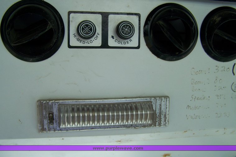 image for item 8496 1993 Melroe 220 spray coupe