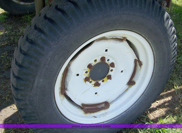 image for item 8496 1993 Melroe 220 spray coupe