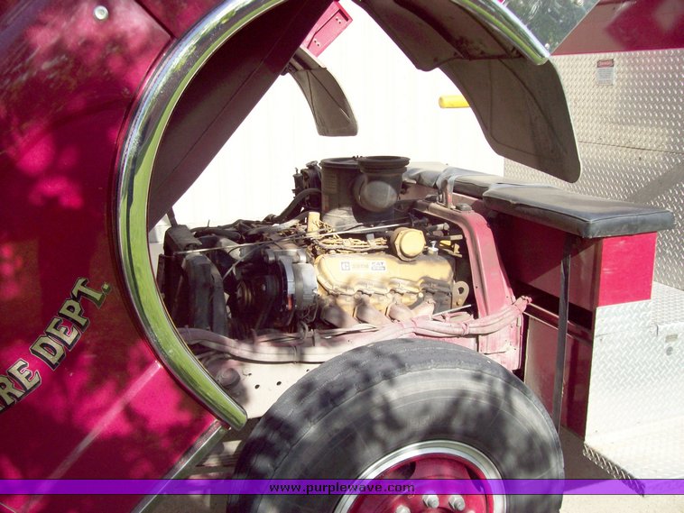 image for item 1001 1983 Ford C8000 Pierce Engine pumper fire truck