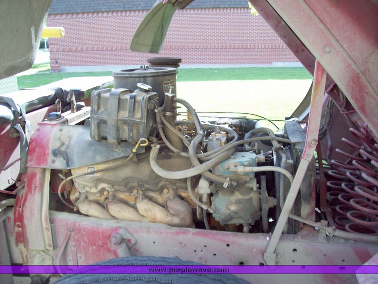 image for item 1001 1983 Ford C8000 Pierce Engine pumper fire truck